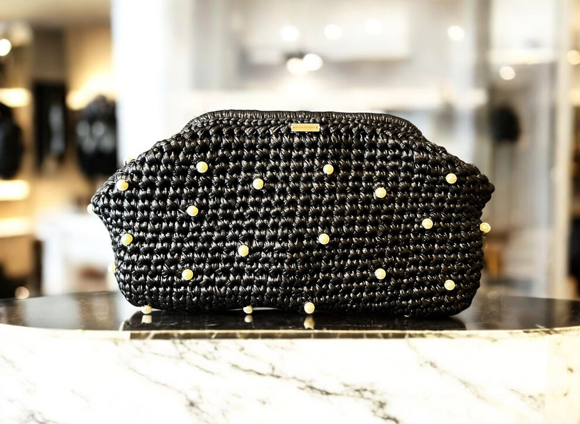 Handmade black&pearl clutch