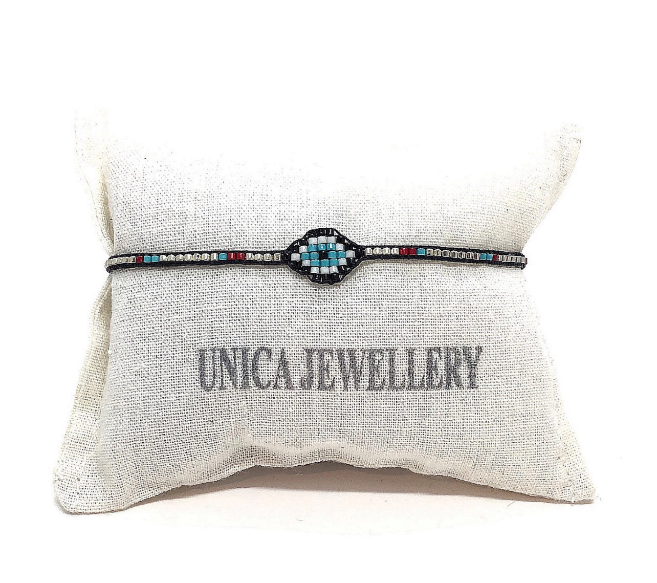 Delicate eyebead bracelet in silver