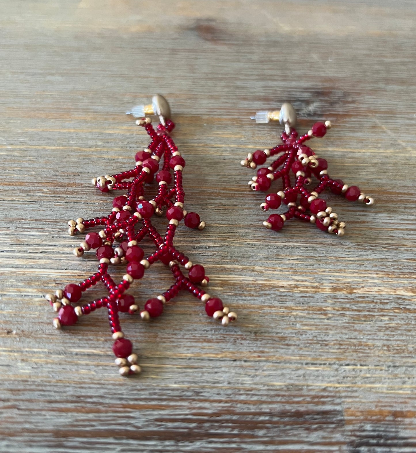 Mismatch coral earrings