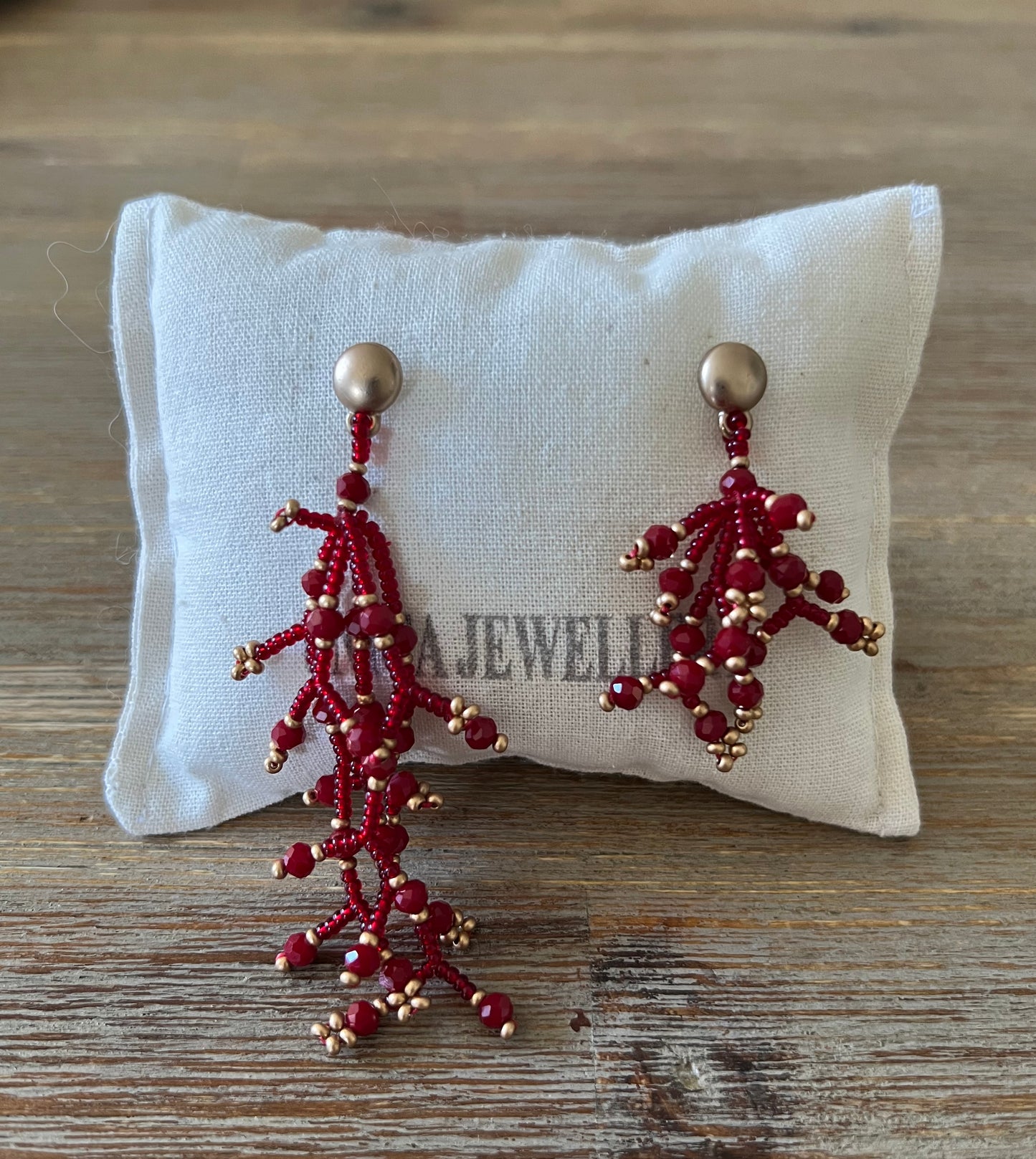 Mismatch coral earrings